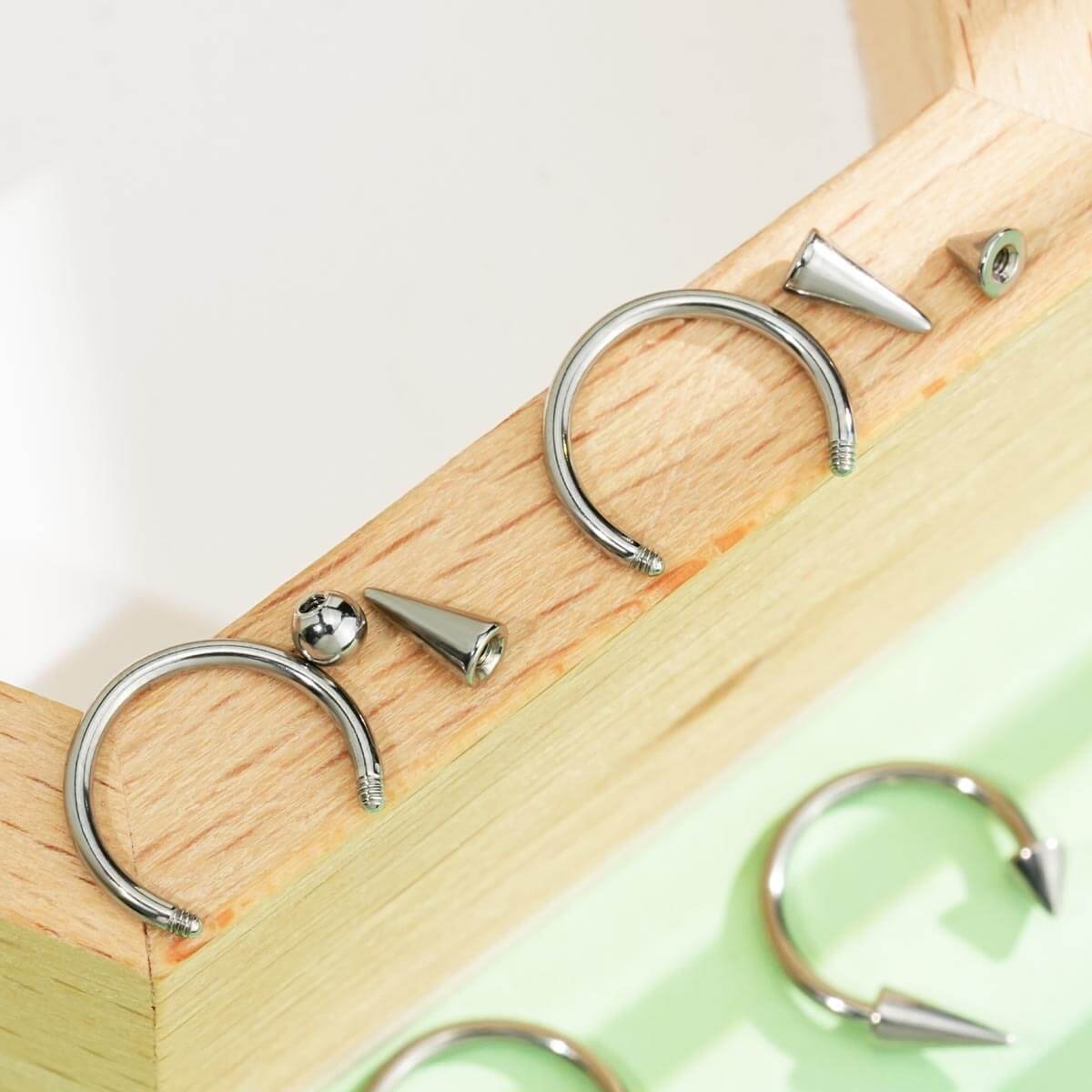 16G 4PCS Spike and Ball Ends Horseshoe Septum Ring Set