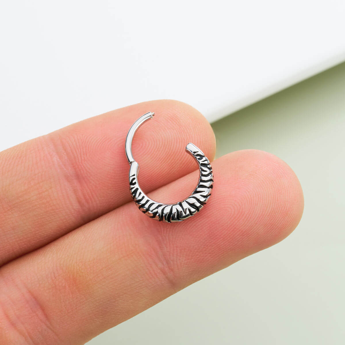 segment zebra stripe septum ring 